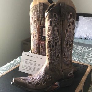 ARIAT women’s boots so 6 1/2